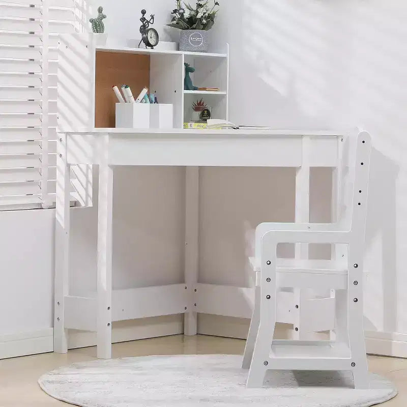 Bureau et chaise d'étude tout-en-un pour enfants avec chaise réglable, étagère, panneau de liège et organiseurs. Un coin d'apprentissage compact pour l'école à la maison ou la chambre.