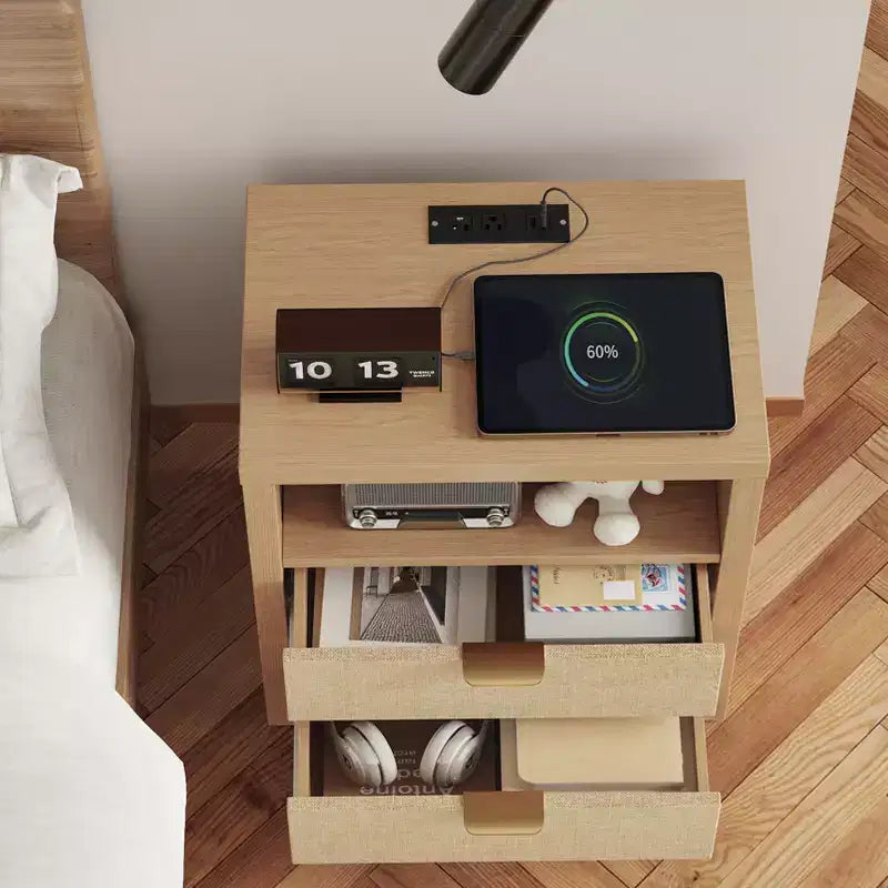 Table de chevet en chêne naturel avec station de recharge, table de chevet en bois à 2 tiroirs, étagère de rangement, meuble d'appoint de chambre à coucher moderne style ferme, table d'appoint.
