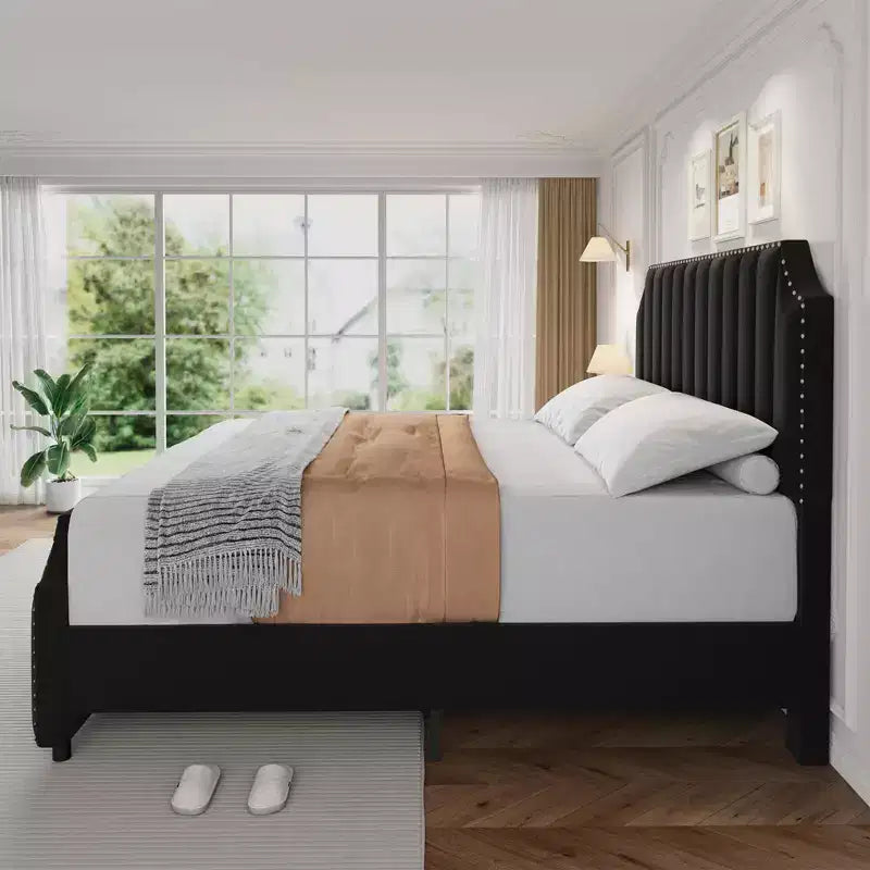 Cadre de lit King Size COZONY avec tête de lit capitonnée en velours, décor riveté, lattes en bois solides, pas besoin de sommier, montage facile