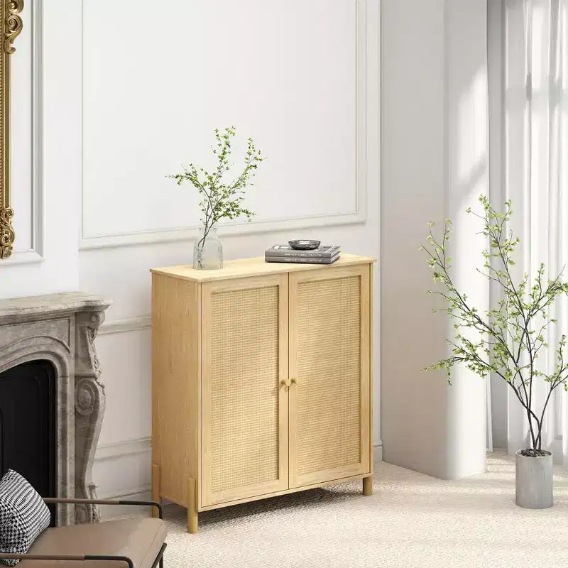 Meuble de rangement mi-siècle avec portes en rotin, étagères réglables et base en bois massif – organisateur polyvalent pour le salon ou la salle à manger.