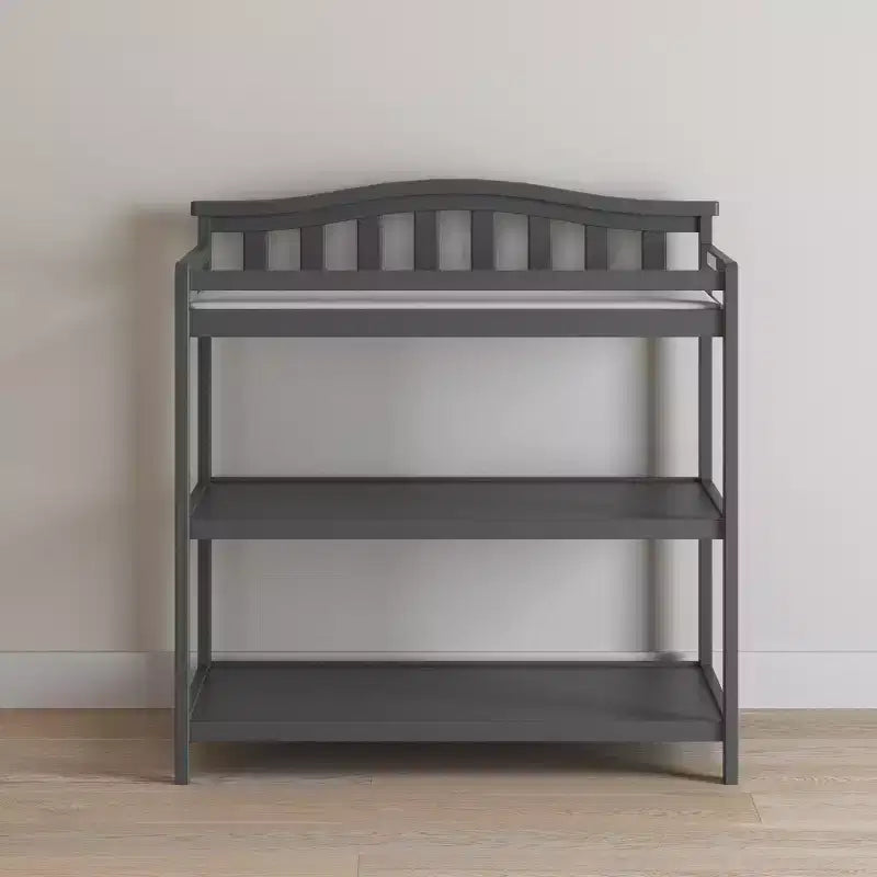 Table à langer pour bébé Child Craft Arch Top, avec matelas résistant à l'eau et sangle de sécurité, kit anti-basculement inclus pour éviter les chutes, finition sécuritaire pour bébé
