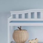 Table à langer pour bébé Child Craft Arch Top, avec matelas résistant à l'eau et sangle de sécurité, kit anti-basculement inclus pour éviter les chutes, finition sécuritaire pour bébé