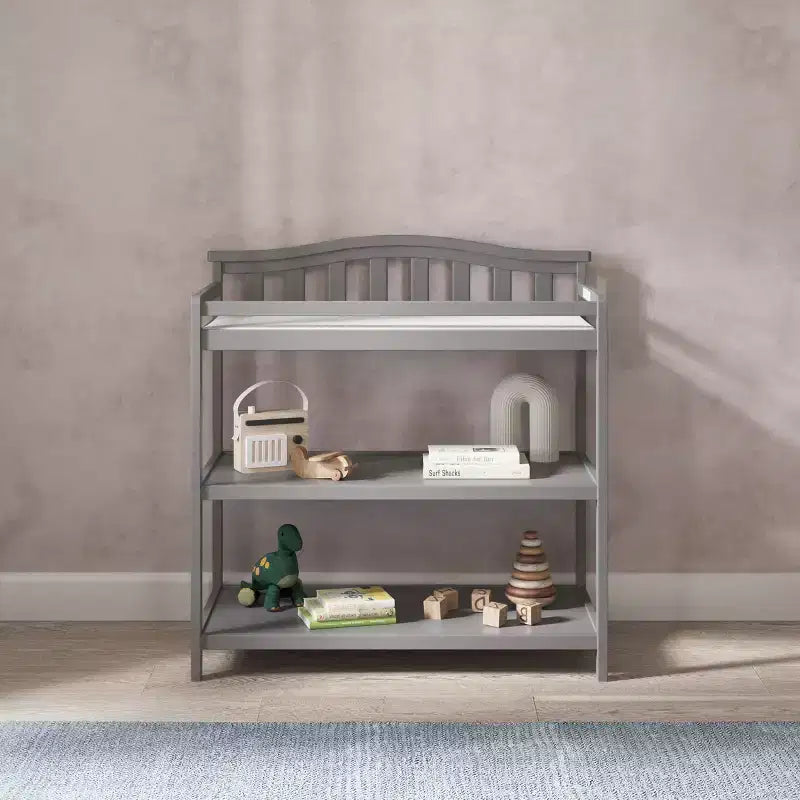Table à langer pour bébé Child Craft Arch Top, avec matelas résistant à l'eau et sangle de sécurité, kit anti-basculement inclus pour éviter les chutes, finition sécuritaire pour bébé