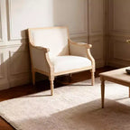 Fauteuil d'appoint français, cadre en bois traditionnel, revêtement en lin, finition vieillie, à l'unité