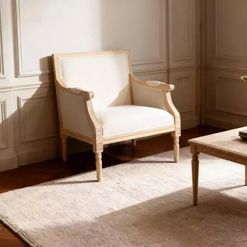 Fauteuil d'appoint français, cadre en bois traditionnel, revêtement en lin, finition vieillie, à l'unité