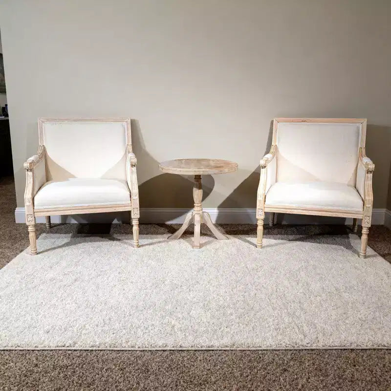 Fauteuil d'appoint français, cadre en bois traditionnel, revêtement en lin, finition vieillie, à l'unité