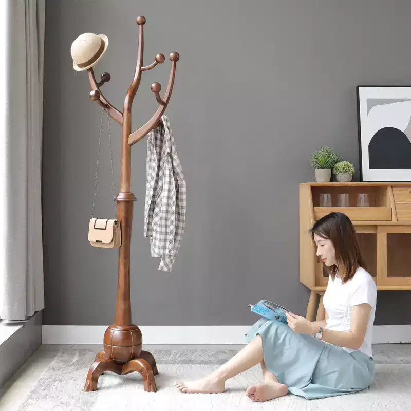 Bekrvio Porte-Manteau sur Pied en Bois Massif, Support à Vêtements avec 8 Crochets en Forme de Branches d'Arbre, Base Sphérique Stable, 72,5 kg