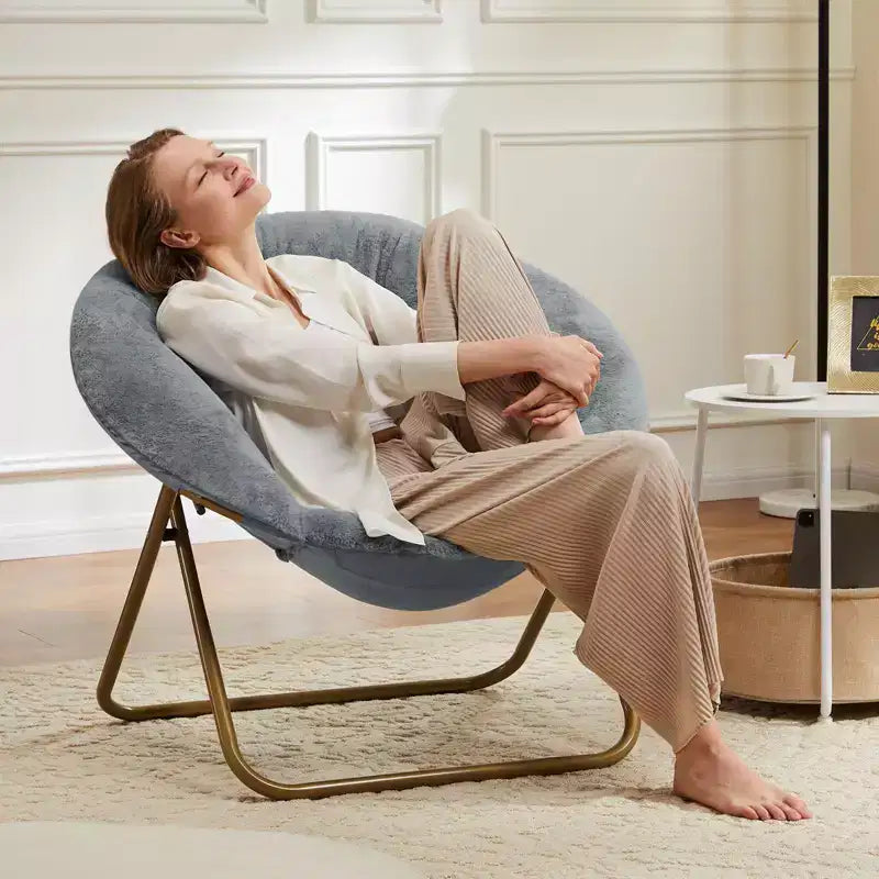 Okak Chaise Confortable Moderne en Fausse Fourrure avec Cadre Métallique, Fauteuil Œuf Pliable, Fauteuil pour Salon, Chambre, Bureau