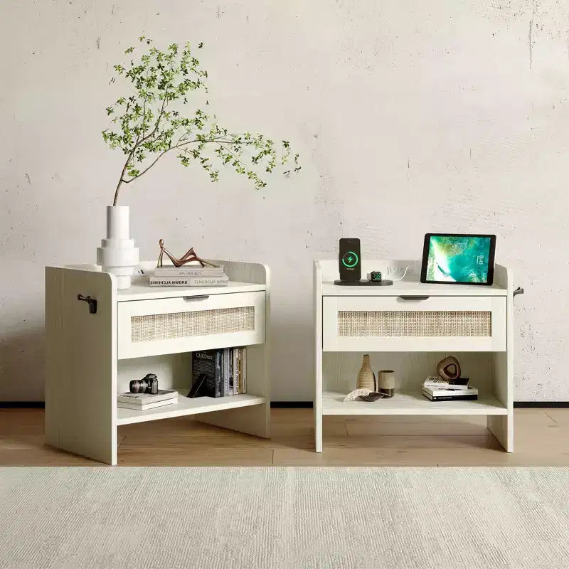 Lot de 2 tables de chevet en rotin avec station de recharge, table de nuit bohème avec tiroir et étagère ouverte pour chambre, salon et bureau