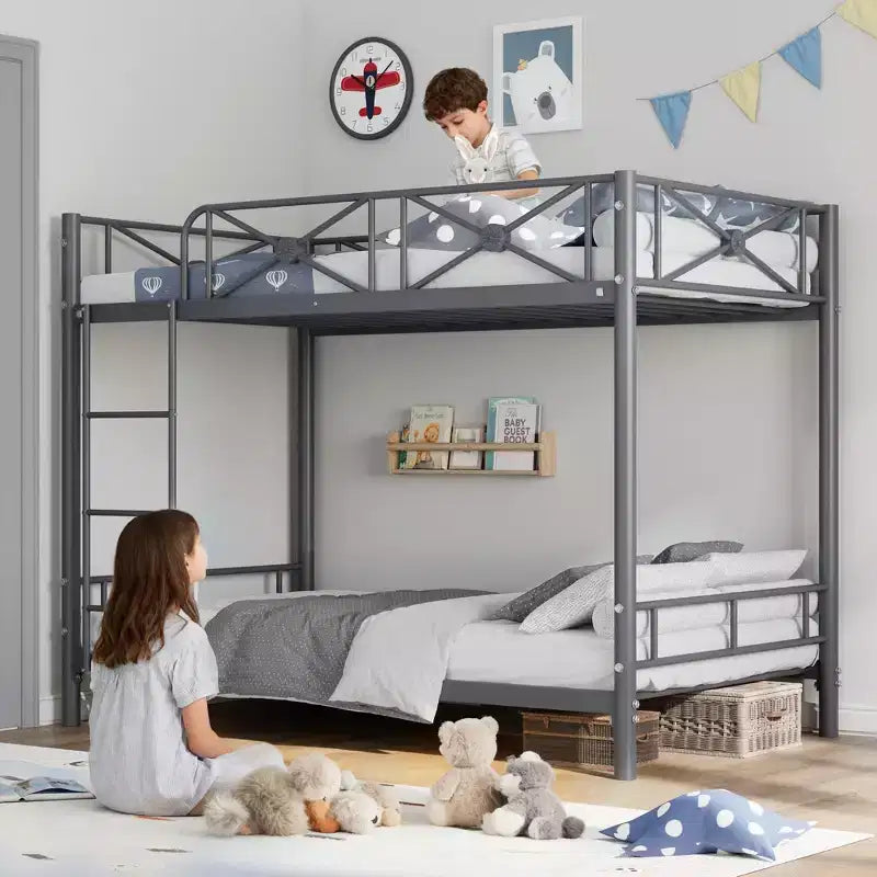 Lit superposé en métal jumeaux sur jumeaux, lits superposés industriels robustes avec barrières de sécurité et design peu encombrant, lit en acier pour l'école, la chambre à coucher