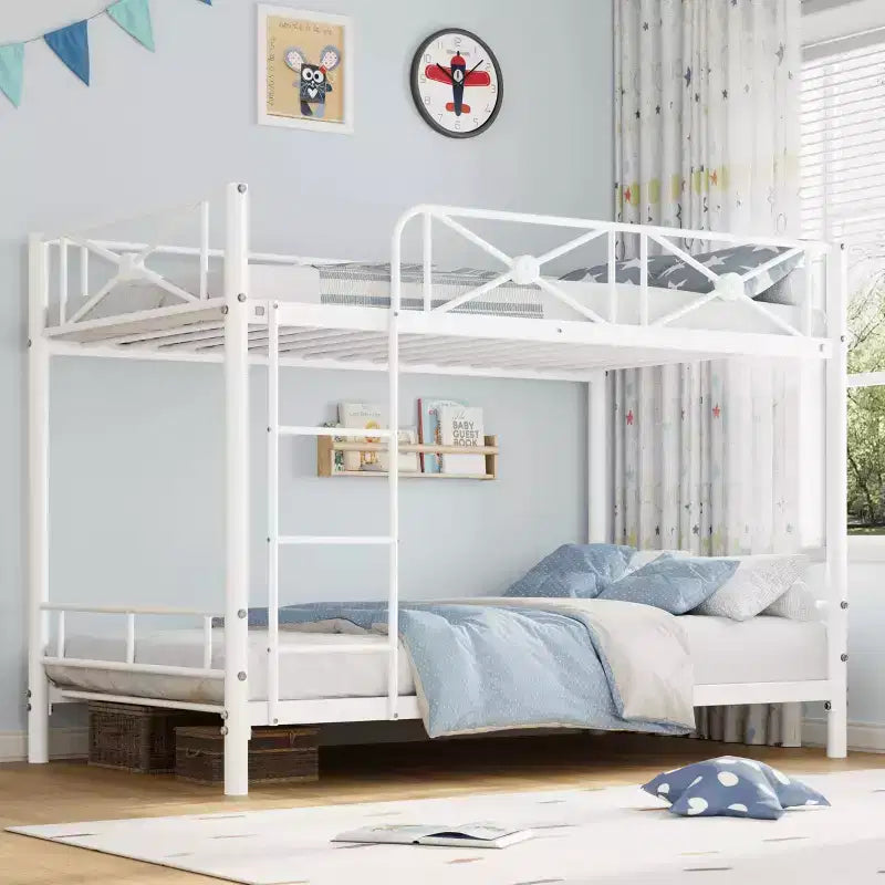 Lit superposé en métal jumeaux sur jumeaux, lits superposés industriels robustes avec barrières de sécurité et design peu encombrant, lit en acier pour l'école, la chambre à coucher