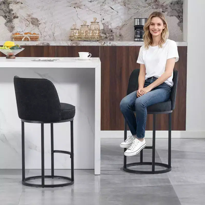 TUYOHW Lot de 2 tabourets de bar hauteur comptoir, tabourets modernes en forme de tonneau avec repose-pieds, tabourets de bar en lin doux pour îlot de cuisine et bar à domicile
