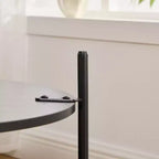 Table basse pouf capitonnée 78 cm, repose-pieds en fausse fourrure, pieds en métal noir, étagère ouverte en bois pour salon, chambre, entrée, hôtel