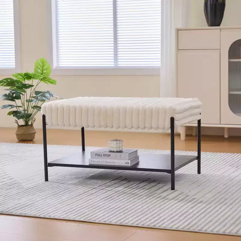 Table basse pouf capitonnée 78 cm, repose-pieds en fausse fourrure, pieds en métal noir, étagère ouverte en bois pour salon, chambre, entrée, hôtel