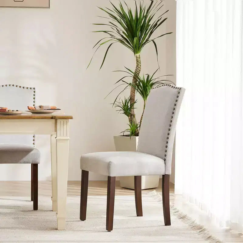 Chaises de salle à manger modernes Okak, lot de 2, avec garniture cloutée, chaises de salle à manger en similicuir avec pieds en bois, chaises de cuisine pour salle à manger