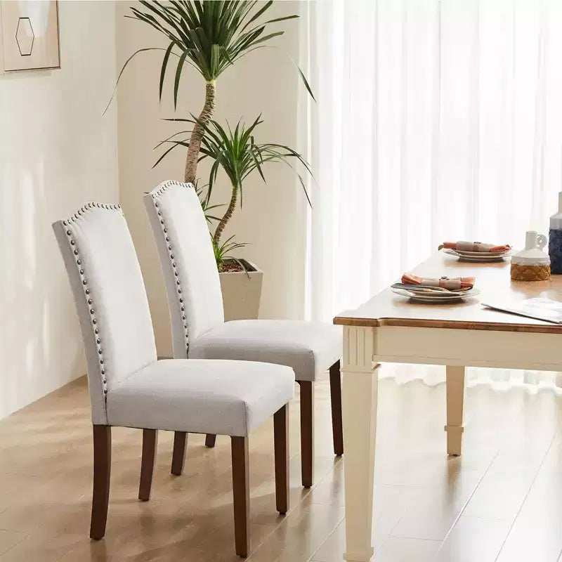 Chaises de salle à manger modernes Okak, lot de 2, avec garniture cloutée, chaises de salle à manger en similicuir avec pieds en bois, chaises de cuisine pour salle à manger