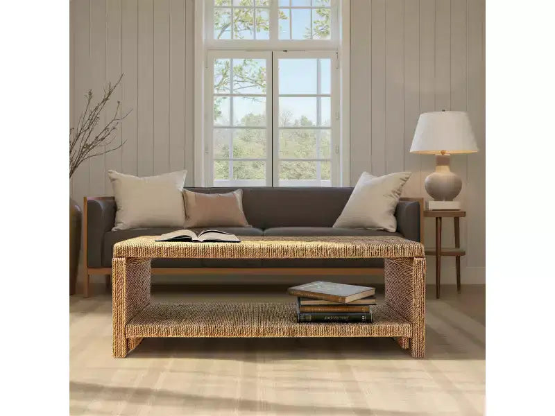 Table basse en jacinthe d'eau tressée et bois d'acacia Storied Home