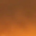Luck Live Chevet moderne du milieu du siècle en bois massif de 31,49 po avec 4 tiroirs