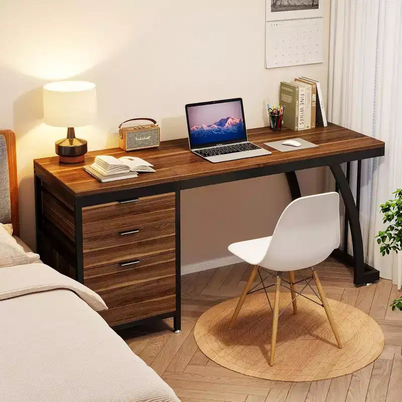Bureau d'ordinateur Lantine de 150 cm avec 3 tiroirs, bureau PC avec tiroirs réversibles et rangement pour dossiers pour bureau à domicile, noyer industriel