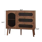 Un meuble de rangement décoratif à trois tiroirs et portes, un meuble de rangement en bois avec étagères, adapté aux salons et aux entrées