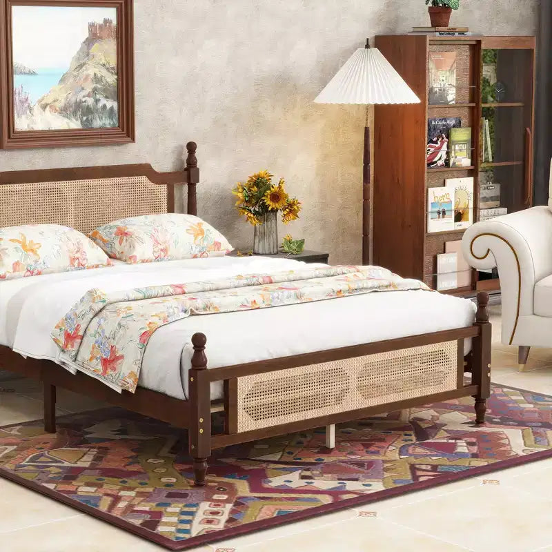 Lit plateforme Queen Size avec tête de lit et pied de lit en rotin, lit en bois et rotin avec support central renforcé
