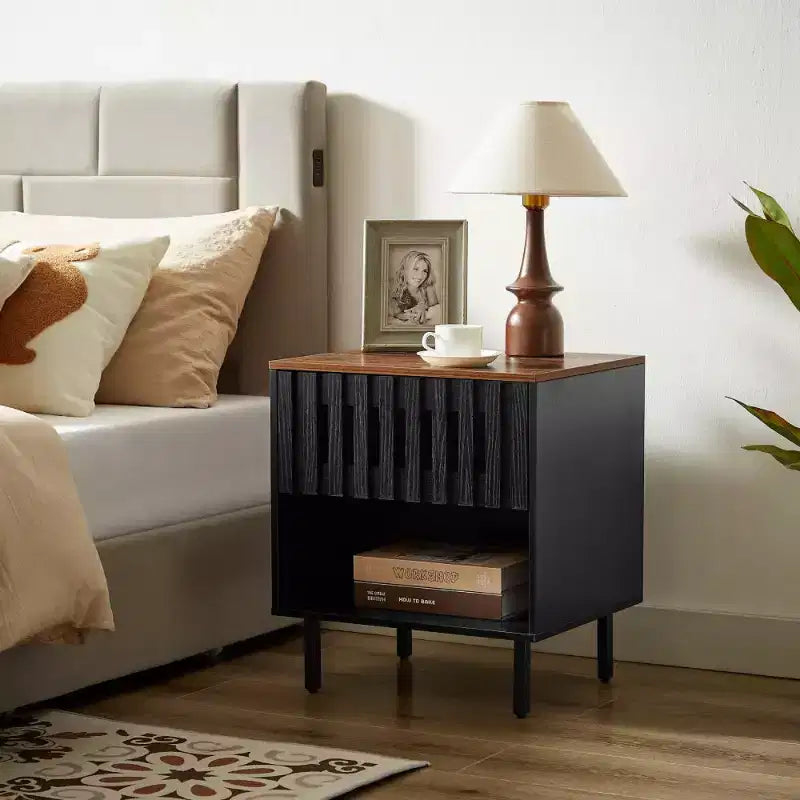 Lot de 2 tables de chevet modernes du milieu du siècle avec portes à lattes grillagées, tables de chevet avec pieds en métal pour chambre à coucher, tables de chevet d'appoint-Panipeachy