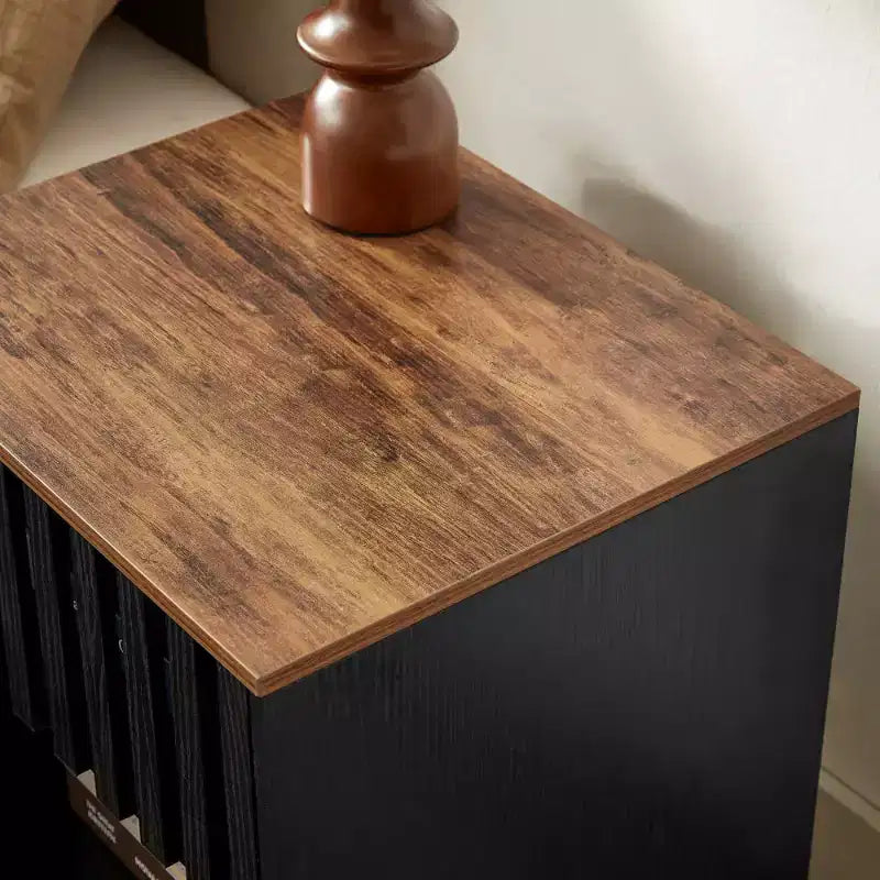 Lot de 2 tables de chevet modernes du milieu du siècle avec portes à lattes grillagées, tables de chevet avec pieds en métal pour chambre à coucher, tables de chevet d'appoint-Panipeachy