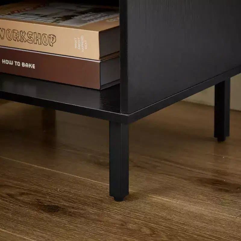 Lot de 2 tables de chevet modernes du milieu du siècle avec portes à lattes grillagées, tables de chevet avec pieds en métal pour chambre à coucher, tables de chevet d'appoint-Panipeachy
