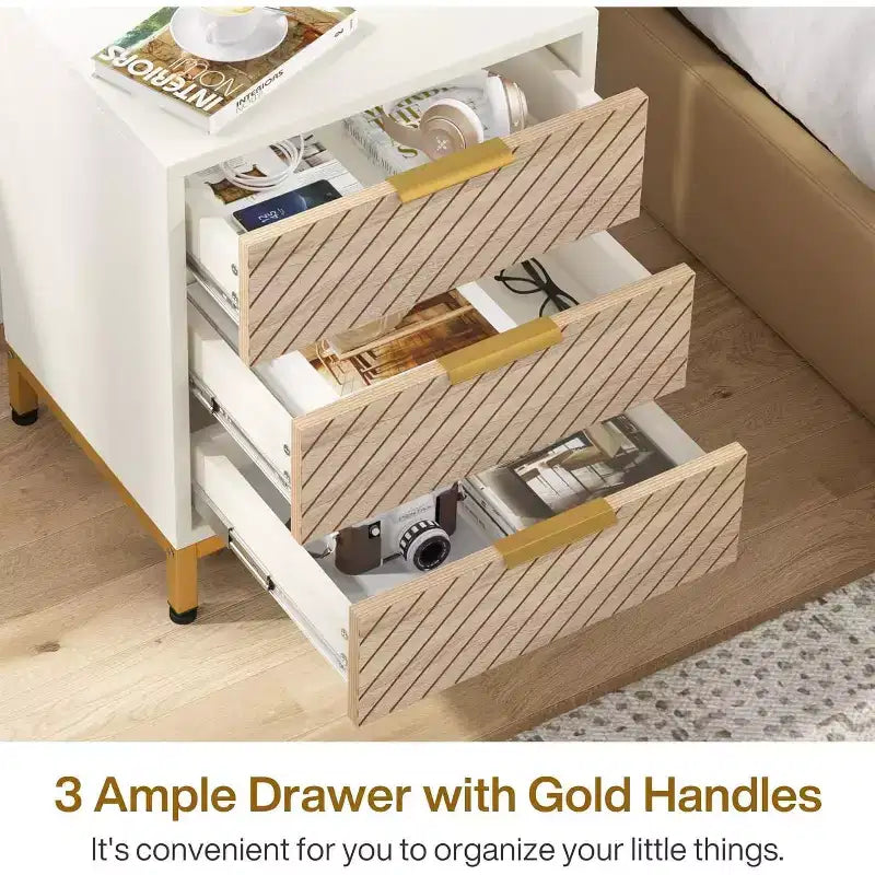 Lantine – Lot de 2 tables de chevet avec 3 tiroirs, blanc et or, veinage bois clair, tables de rangement pour chambre à coucher.