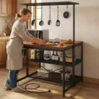 47 Îlot de cuisine avec rangement – Table de préparation multifonctionnelle avec étagères à 3 niveaux, étagère à boulanger et 5 crochets, Station à café pour l'organisation de la cuisine