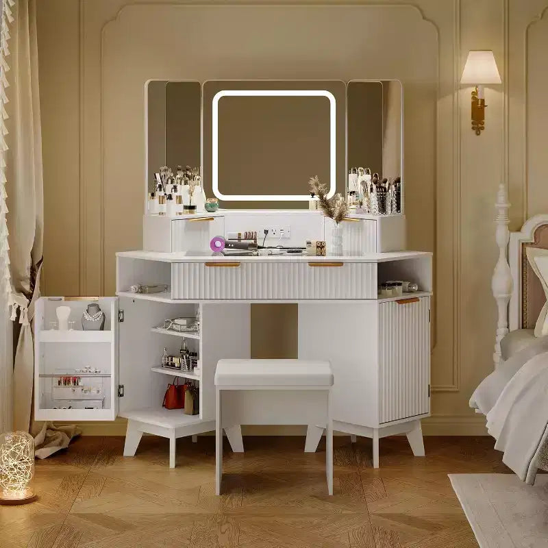 Coiffeuse d'Angle, Coiffeuse Moderne avec Triple Miroir HD, Coiffeuse d'Angle avec Plateau en Verre Transparent, Coiffeuse Cannelée