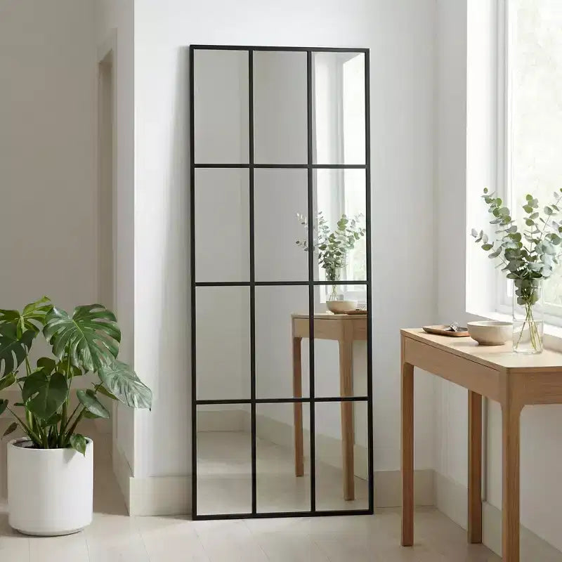 Miroir sur pied Likepay pleine longueur avec cadre en métal noir et motif à carreaux moderne
