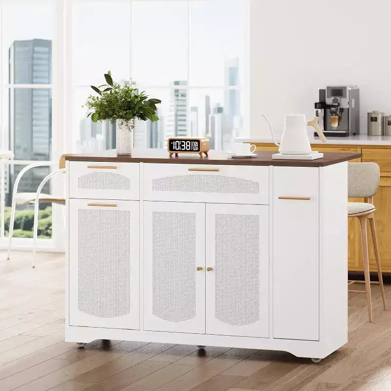 Îlot de cuisine roulant de 53 pouces avec portes en rotin et bar de petit-déjeuner à abattant, meuble de rangement avec poubelle cachée