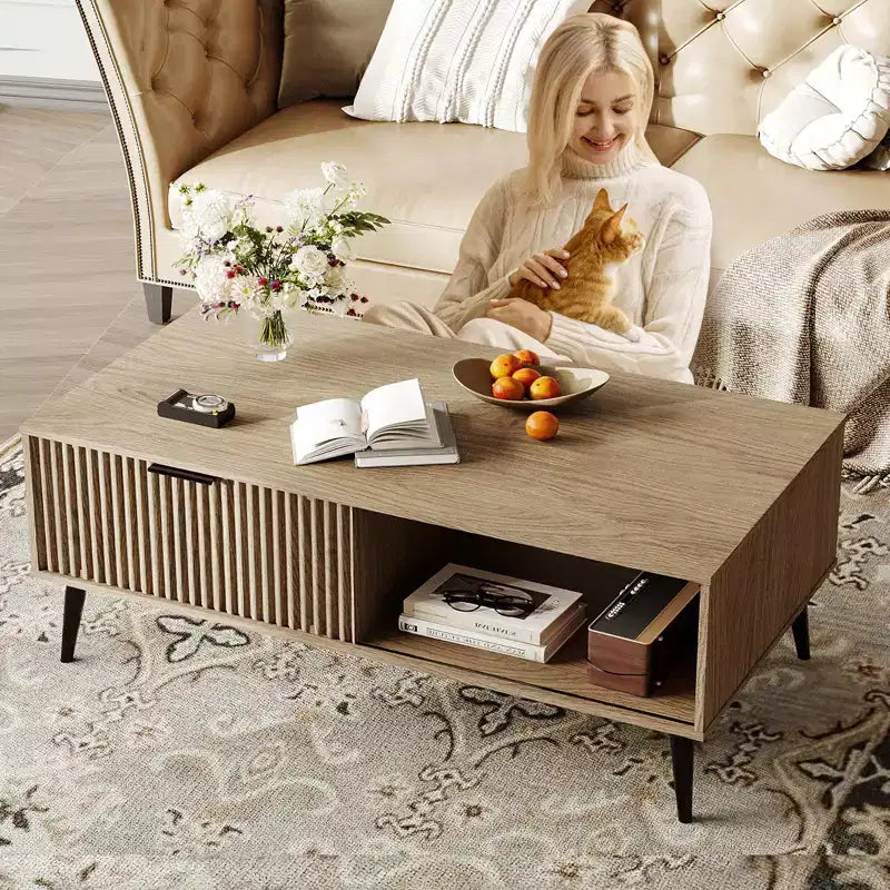 Table Basse avec Rangement, Table de Salon en Bois à 2 Niveaux Style Mid-Century Moderne avec Portes Coulissantes Ondulées