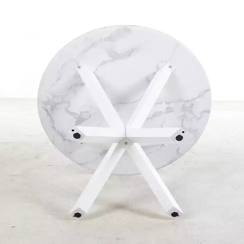 Table à manger mi-siècle de 107 cm avec plateau rond en MDF et pieds croisés, coloris marbre blanc, pour 4 à 6 personnes
