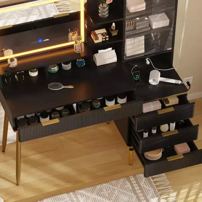 Coiffeuse cannelée avec miroir de 30 po, 5 tiroirs et luminosité réglable, adaptée à la chambre à coucher.
