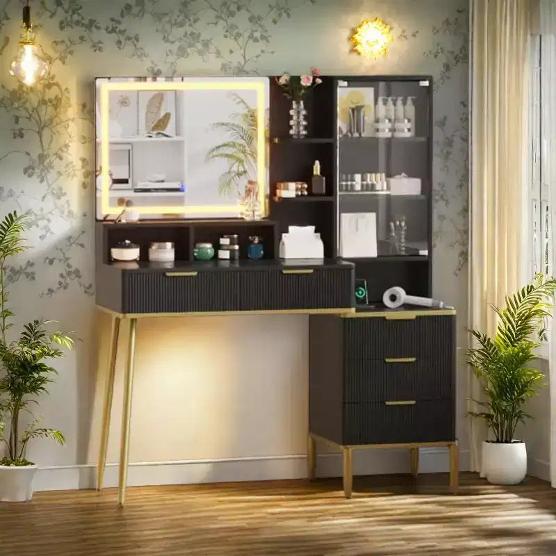 Coiffeuse cannelée avec miroir de 30 po, 5 tiroirs et luminosité réglable, adaptée à la chambre à coucher.
