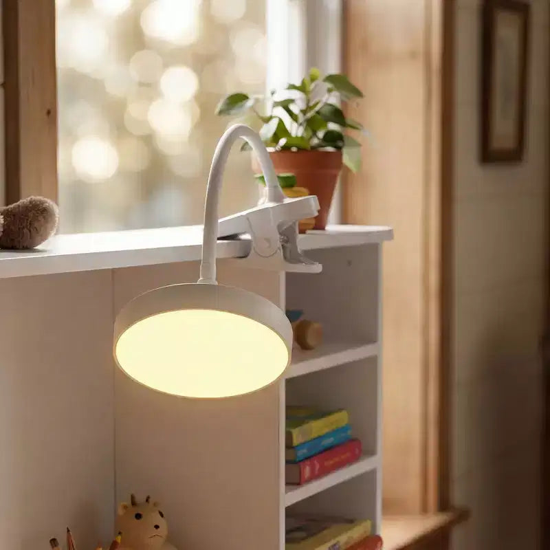 Ensemble bureau et chaise pour enfants Famapy en bois massif : Plateau inclinable réglable + Armoire intégrée + Lampe à pince – Station d'étude ergonomique pour enfants
