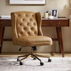 Chaise de bureau Hazel traditionnelle en similicuir avec accoudoirs et dossier à oreilles, capitonnée | ARTFUL LIVING DESIGNS-CAMEL