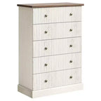 COZONY Commode haute à 5 tiroirs de 114 cm pour chambre à coucher, avec détails cannelés verticaux en bois et poignées métalliques, rangement peu encombrant pour appartement ou chambre d'amis