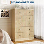 COZONY Commode haute à 5 tiroirs de 114 cm pour chambre à coucher, avec détails cannelés verticaux en bois et poignées métalliques, rangement peu encombrant pour appartement ou chambre d'amis
