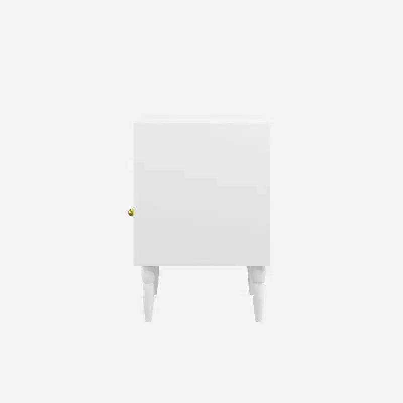 Table de chevet blanche avec tiroir, étagère ouverte et poignée dorée - ModernLuxe