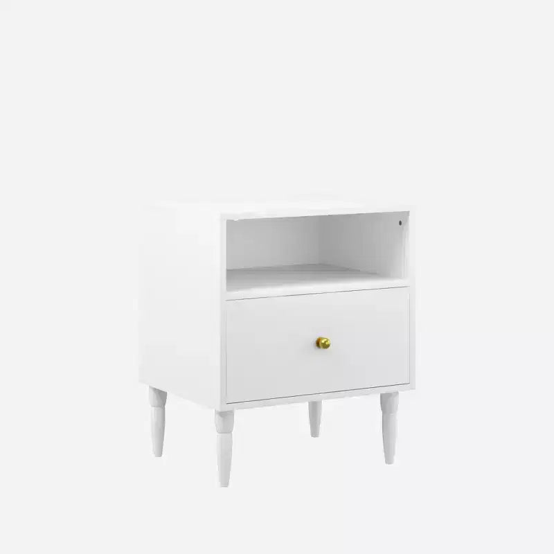 Table de chevet blanche avec tiroir, étagère ouverte et poignée dorée - ModernLuxe
