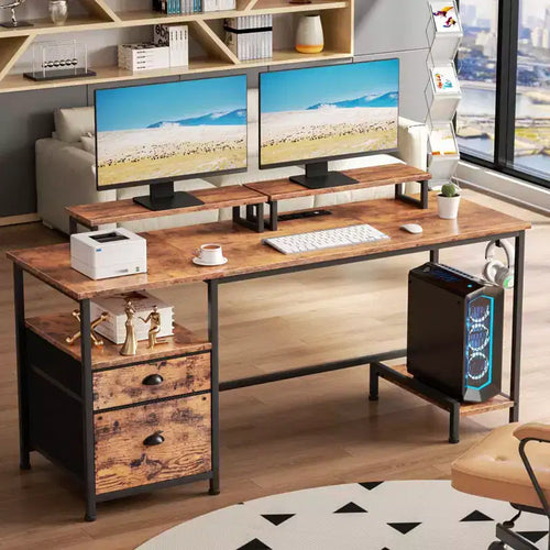 Bureau d'ordinateur brun rustique de 55 pouces avec station de charge, classeur, bureau de jeu pour bureau à domicile, 2 supports de moniteur, tiroir de rangement, étagère, table d'écriture