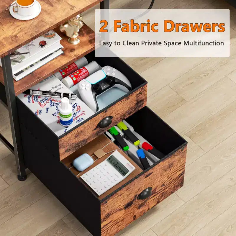 Bureau d'ordinateur brun rustique de 55 pouces avec station de charge, classeur, bureau de jeu pour bureau à domicile, 2 supports de moniteur, tiroir de rangement, étagère, table d'écriture