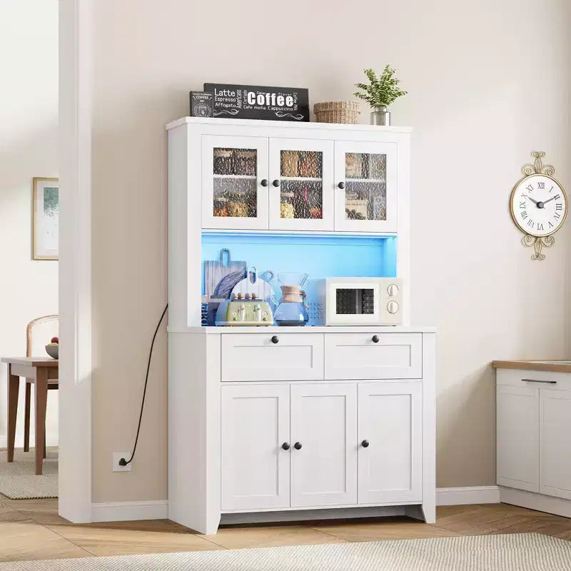 Armoire de cuisine haute de 66 po avec lumières DEL et station de recharge, armoire de rangement de cuisine, buffet de cuisine, bar à café avec tiroirs de rangement