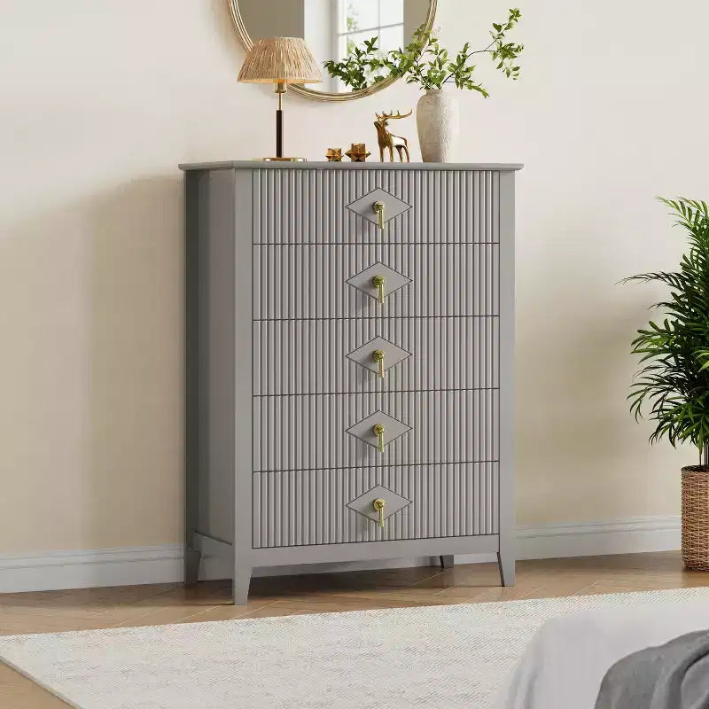 Commode à 5 tiroirs cannelés de 42,9 po de haut, commode en bois au design moderne ondulé avec poignées métalliques pour chambre et à coucher et salon