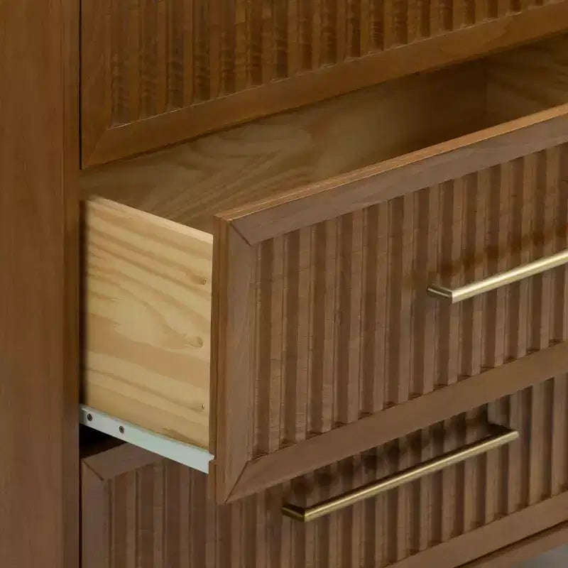Commode à 6 tiroirs cannelés Sera avec poignée en laiton