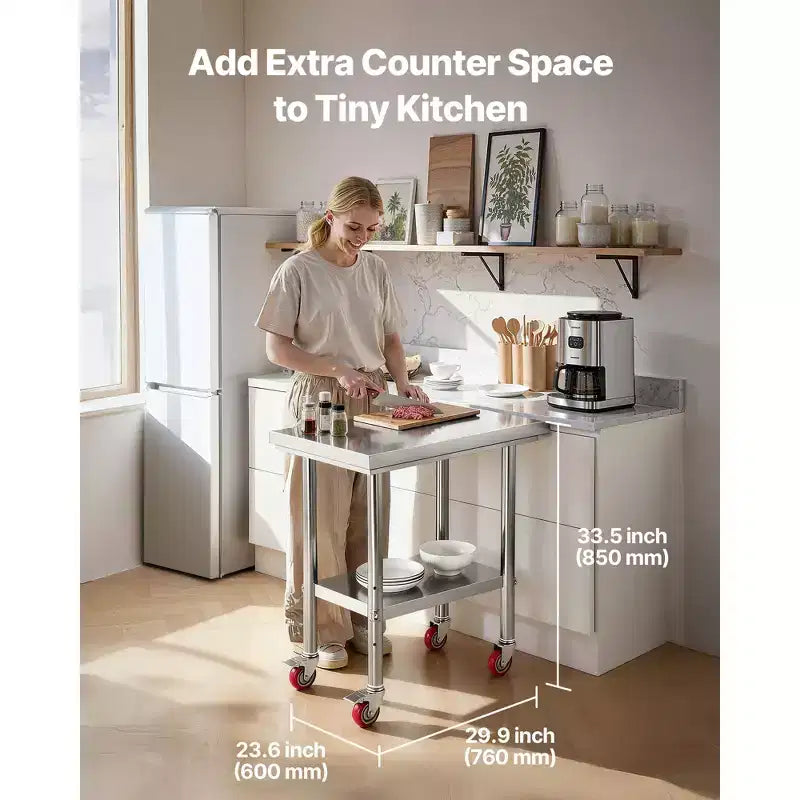 Table en acier inoxydable VEVOR, plan de travail de préparation des aliments de 61 x 76 cm avec roulettes, table de préparation de cuisine avec étagère inférieure réglable, argent