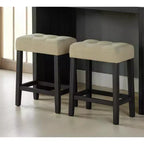 Ensemble de salle à manger 3 pièces GDFStudio Hudson en bois avec plateau en travertin de style transitionnel et tabourets rembourrés capitonnés de couleur biscuit